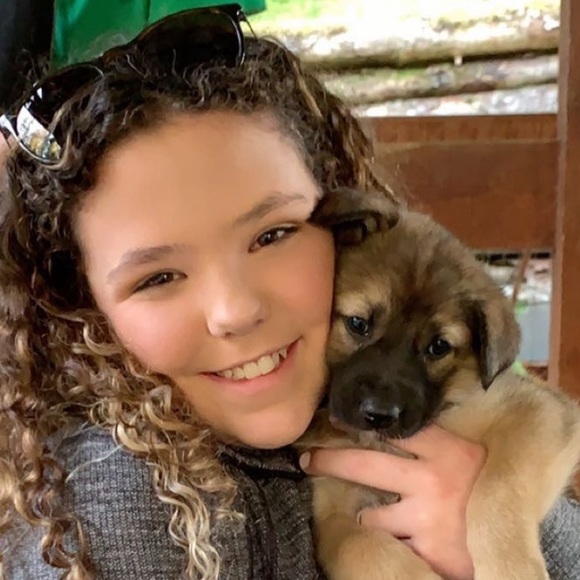 Profile Picture of Amelia Allemond (@amelia_cate_) on Poshmark