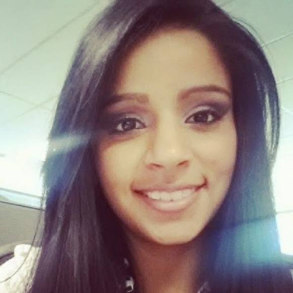 Profile Picture of Yvette Sausameda (@misssaucy) on Poshmark