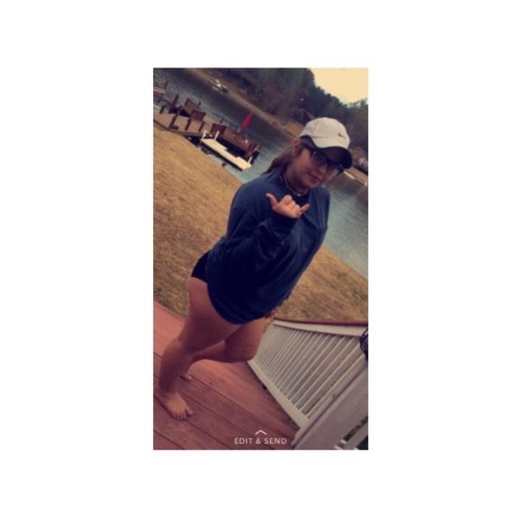 Profile Picture of Alyssa Potts (@_lyssaa_) on Poshmark