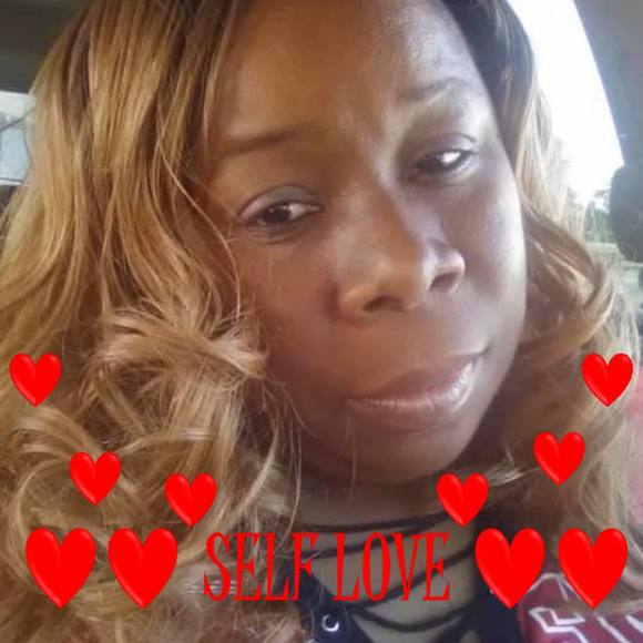 Profile Picture of Laverne Harrold (@berthandra) on Poshmark