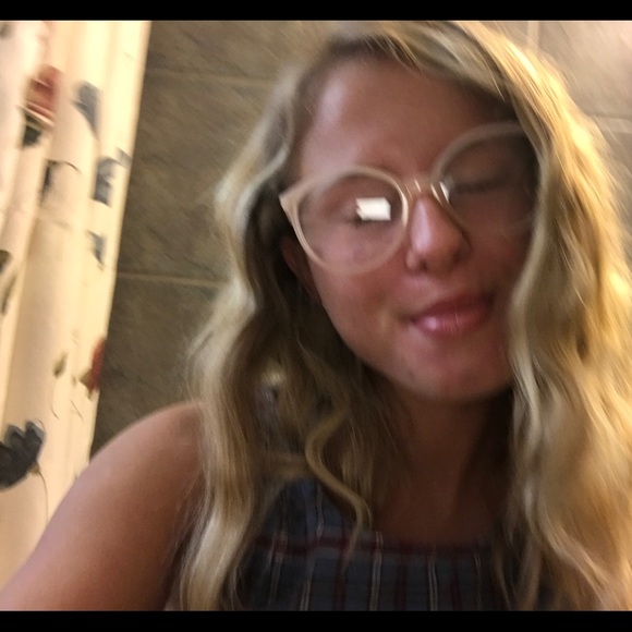 Profile Picture of Leah Webber (@leahwebb2) on Poshmark