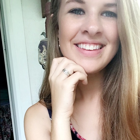Profile Picture of Haley Branin (@hmtbranin) on Poshmark