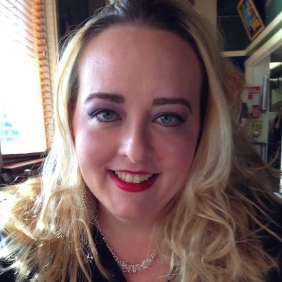 Profile Picture of Susannah Auwerda (@sauwerda) on Poshmark