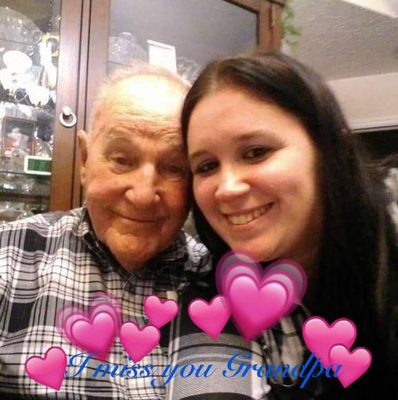 Profile Picture of Danielle Perry (@danielleperry84) on Poshmark