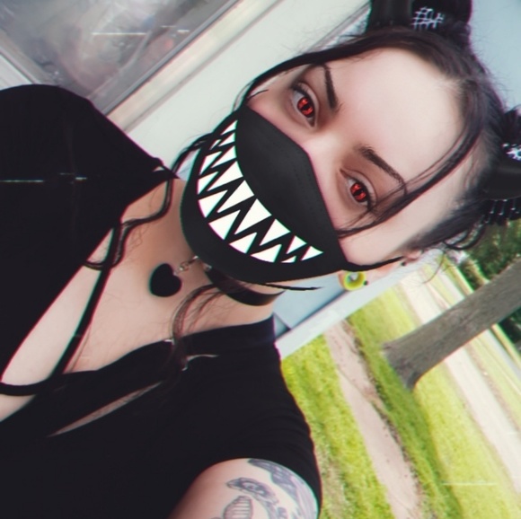 Profile Picture of Cheyenne Hendrix (@crhc) on Poshmark