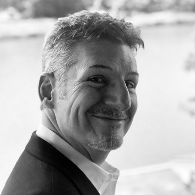 Profile Picture of Win Scott Eckert (@woldnewton) on Twitter
