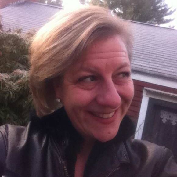 Profile Picture of Stephanie Pernice (@olivebest) on Poshmark