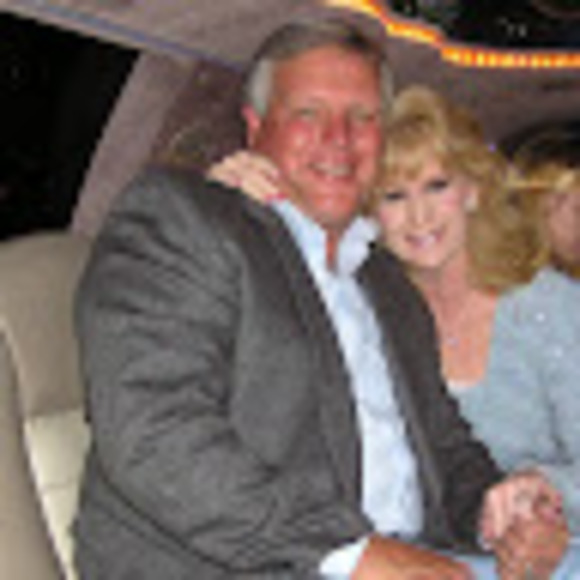 Helen Turnbaugh - Poshmark Profile Picture of Helen Turnbaugh (@helensturn) on Poshmark