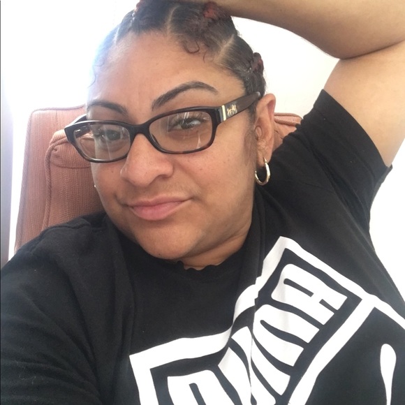 Profile Picture of T Hernandez (@thernandez82) on Poshmark