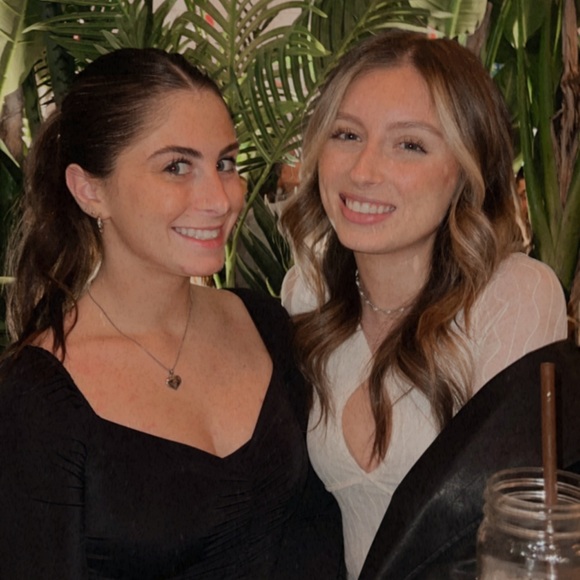 Profile Picture of Mia Frazzitta (@mia_frazzitta) on Poshmark