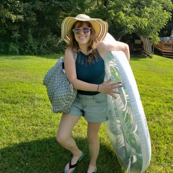 Profile Picture of Vicki Zanotti (@viczan) on Poshmark