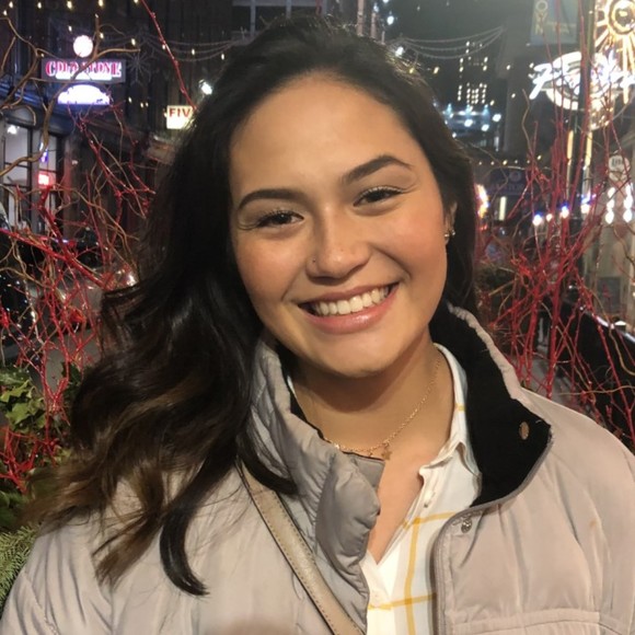 Profile Picture of Lauryn Hulett (@laurynhulett) on Poshmark