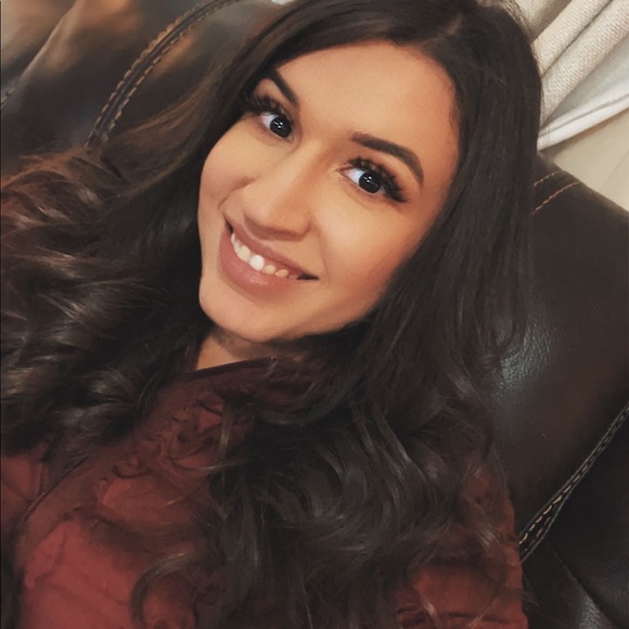 Profile Picture of Evelyn Saenz (@evelyn_123456) on Poshmark