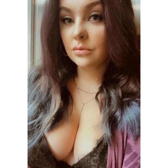 Profile Picture of Ivy Sovine (@ivybrooke) on Poshmark