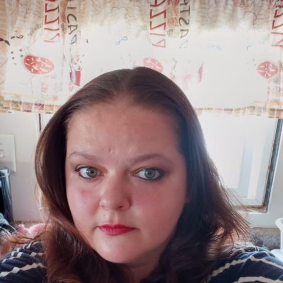 Profile Picture of Kelly Zdunic (@kellyzdunic) on Poshmark