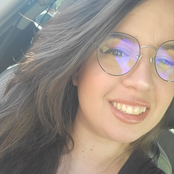 Profile Picture of Mathilde Théroux (@lucyerza1997) on Poshmark