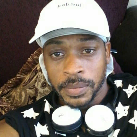 Profile Picture of Andrew Fleary (@buddz740) on Poshmark