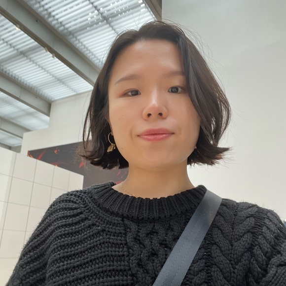 Profile Picture of Lan Zhang (@lan_zhang) on Poshmark