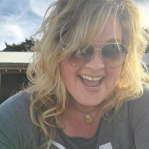 Profile Picture of Melissa Sopata (@melissansopata) on Poshmark