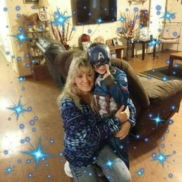 Profile Picture of Lisa Manes (@lisamanes93) on Poshmark