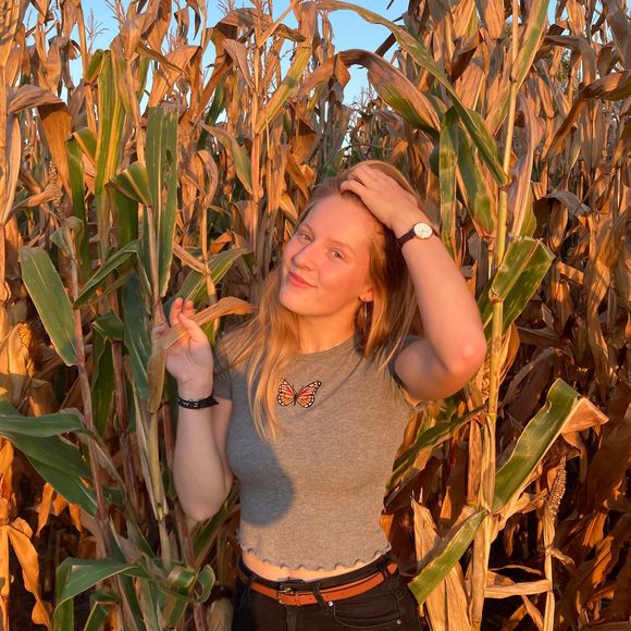 Profile Picture of Victoria Stulen hagen (@victoriahagen) on Poshmark