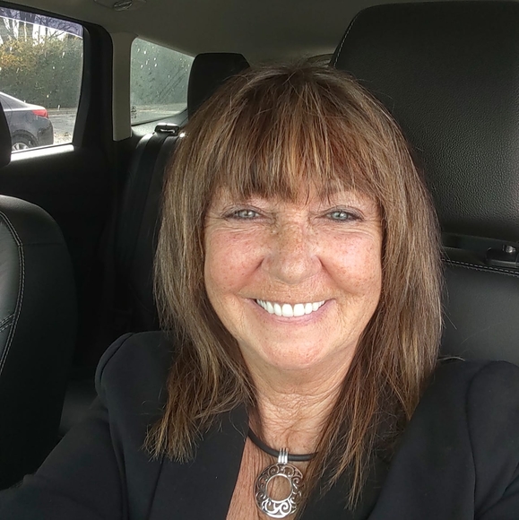 Profile Picture of Chris lisa Guinn (@ittybit32) on Poshmark