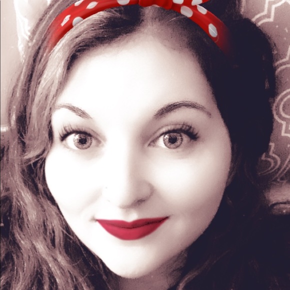 Profile Picture of Melissa Rock (@rockyslady21) on Poshmark
