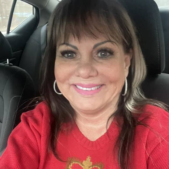 Profile Picture of Pauline Landers (@paulinelanders) on Poshmark