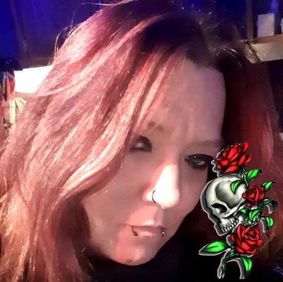 Profile Picture of Mandy Cottrell (@mandyelwardcott) on Poshmark