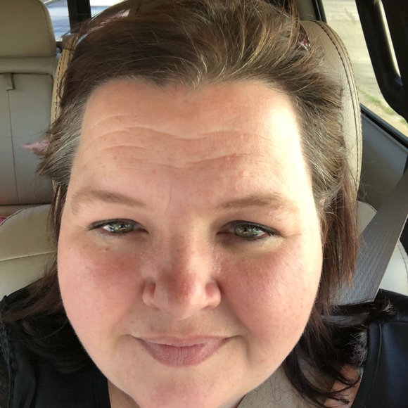 Profile Picture of Eliza Bunney (@embunney) on Poshmark