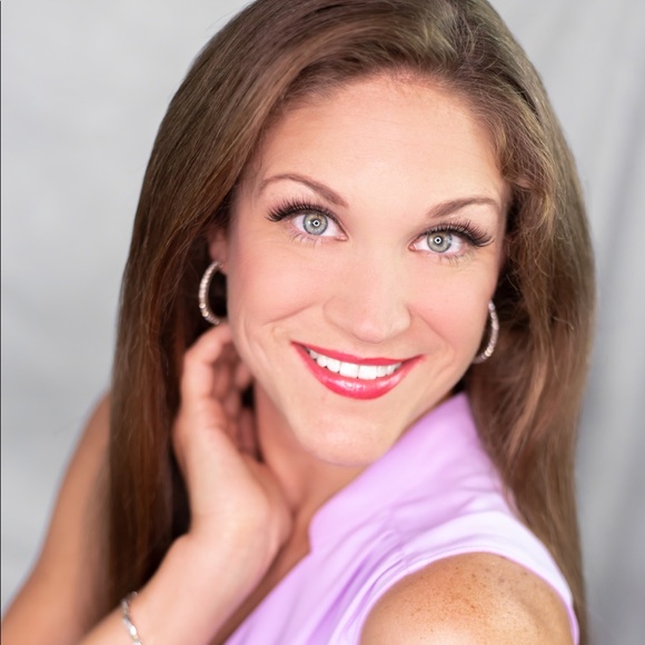 Profile Picture of Stephanie Mccraw (@stephanie1508) on Poshmark