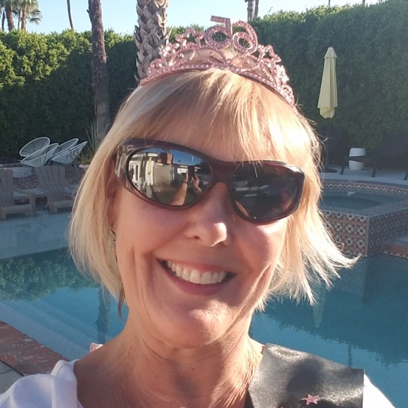 Profile Picture of Vicki Vaughn (@vickivaughn323) on Poshmark