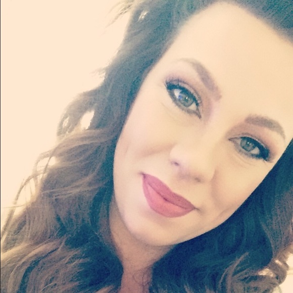 Profile Picture of Chelsea Samples (@chel8420) on Poshmark