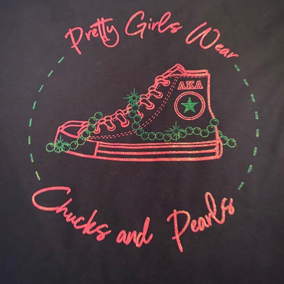 Profile Picture of Michelle Pulce (@pearlrun7) on Poshmark