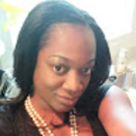 Profile Picture of Genel Fraizer (@fraizerkimeu) on Poshmark