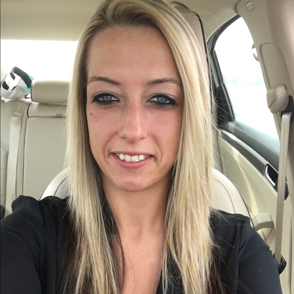 Profile Picture of Tabitha Whitaker (@tlw93) on Poshmark