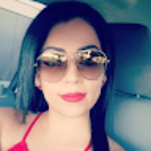 Profile Picture of Santa Vindiola (@santavindiola) on Poshmark