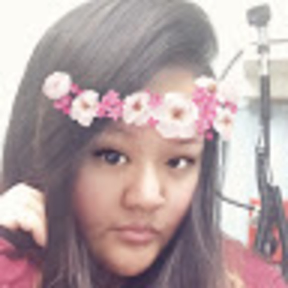 Profile Picture of Yan Zheng (@yanpookiie) on Poshmark