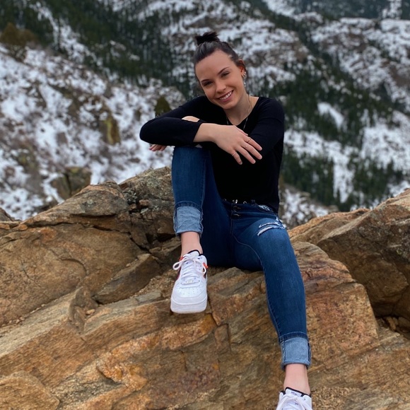Profile Picture of Dayna Weber (@dayna03) on Poshmark
