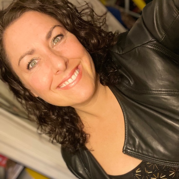 Profile Picture of Leah Gerstel (@nyseenfashion) on Poshmark