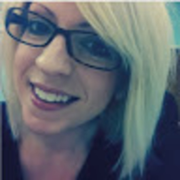 Profile Picture of Jillian Bazer (@j_bazer) on Poshmark