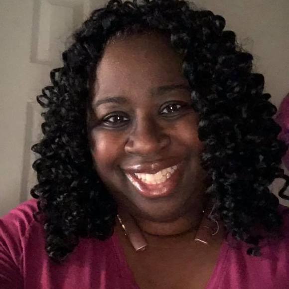 Profile Picture of Helena Martin (@lenam00) on Poshmark