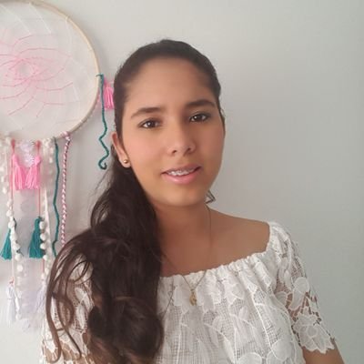 Profile Picture of Daniela Velásquez G. (@daniela08glam) on Twitter