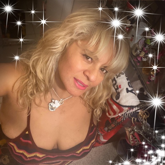 Profile Picture of Nancy Negritabella (@vasquezn272) on Poshmark