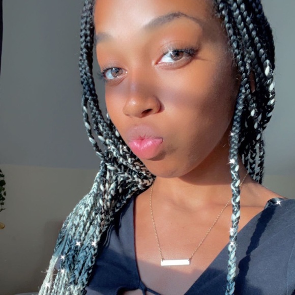 Profile Picture of Noel Moore (@noeladleigh) on Poshmark