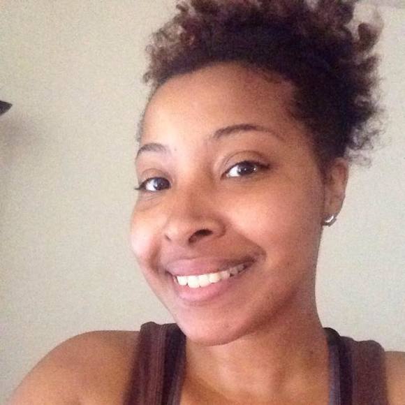 Profile Picture of Yvonne Hamwright (@yhamwright) on Poshmark