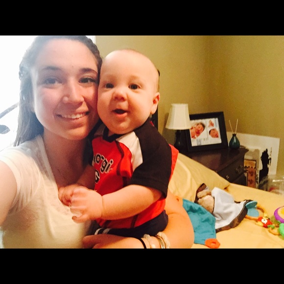 Profile Picture of Elora Lissandrello (@ella12340) on Poshmark