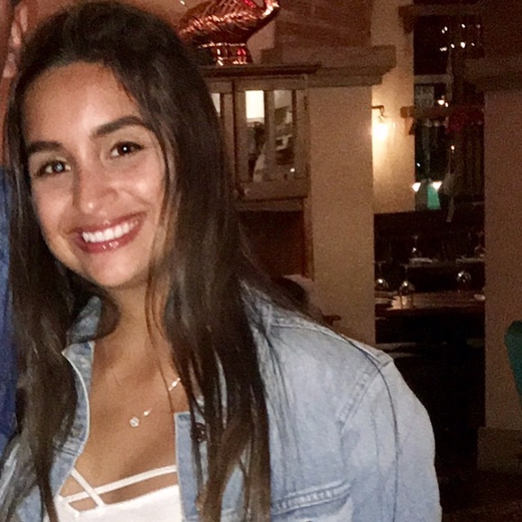 Profile Picture of Katherine Isaza (@klisaza) on Poshmark