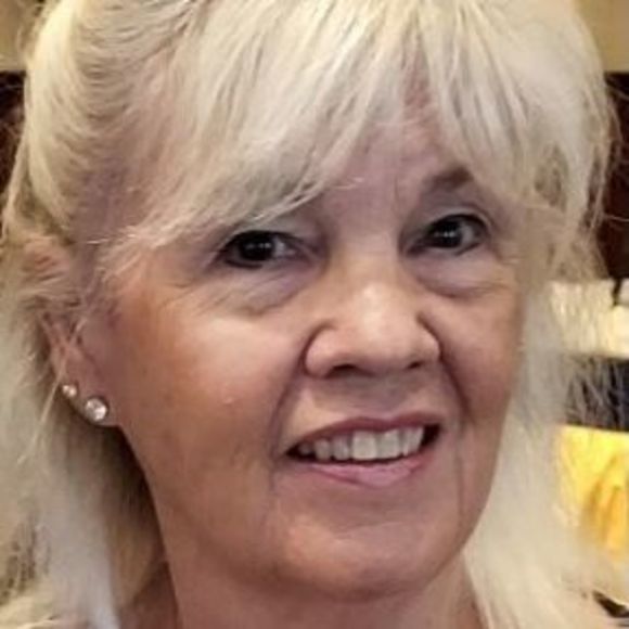 Profile Picture of Susan Dahlgaard (@susan9804) on Poshmark