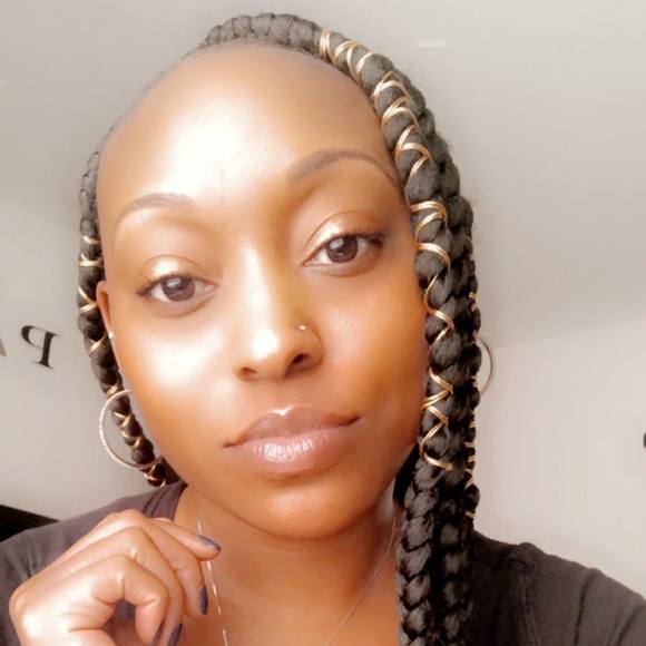 Profile Picture of Jonsie Dotson (@jonsie1987) on Poshmark